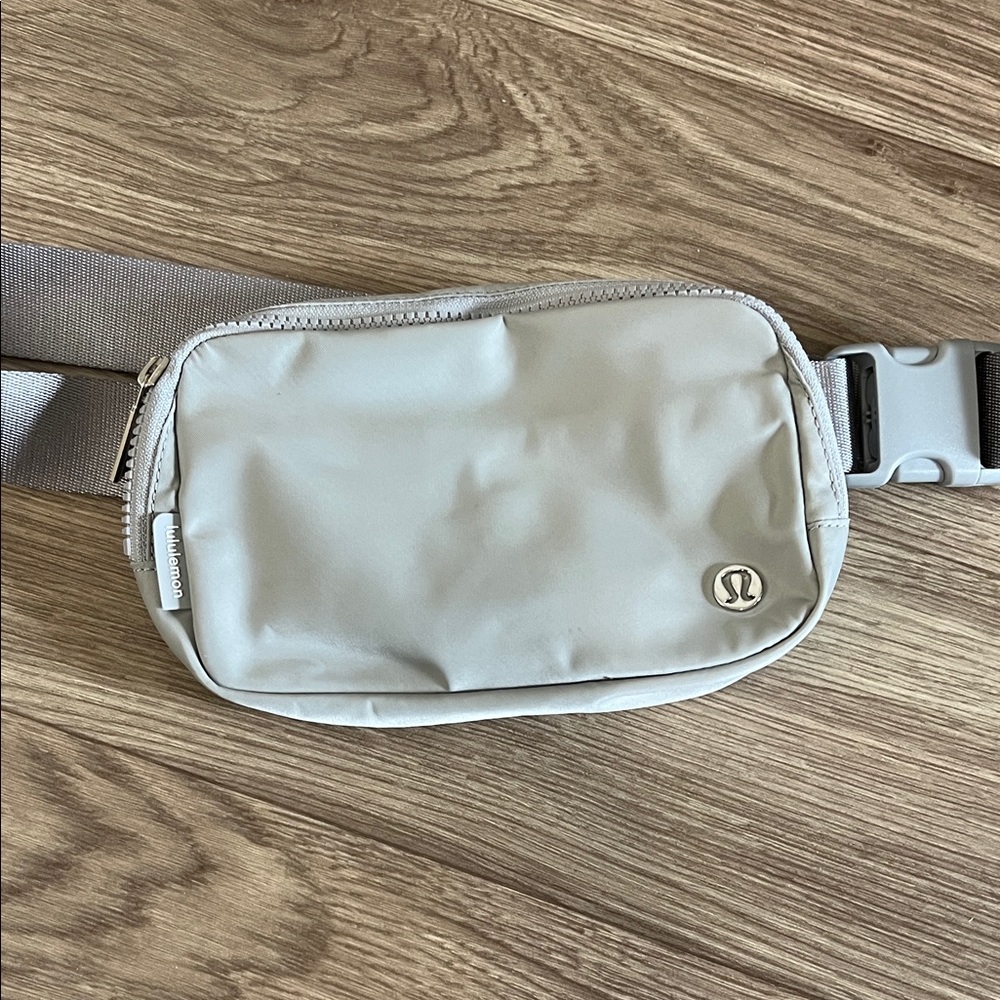 Lululemon Athletica Light Gray Belt Bag